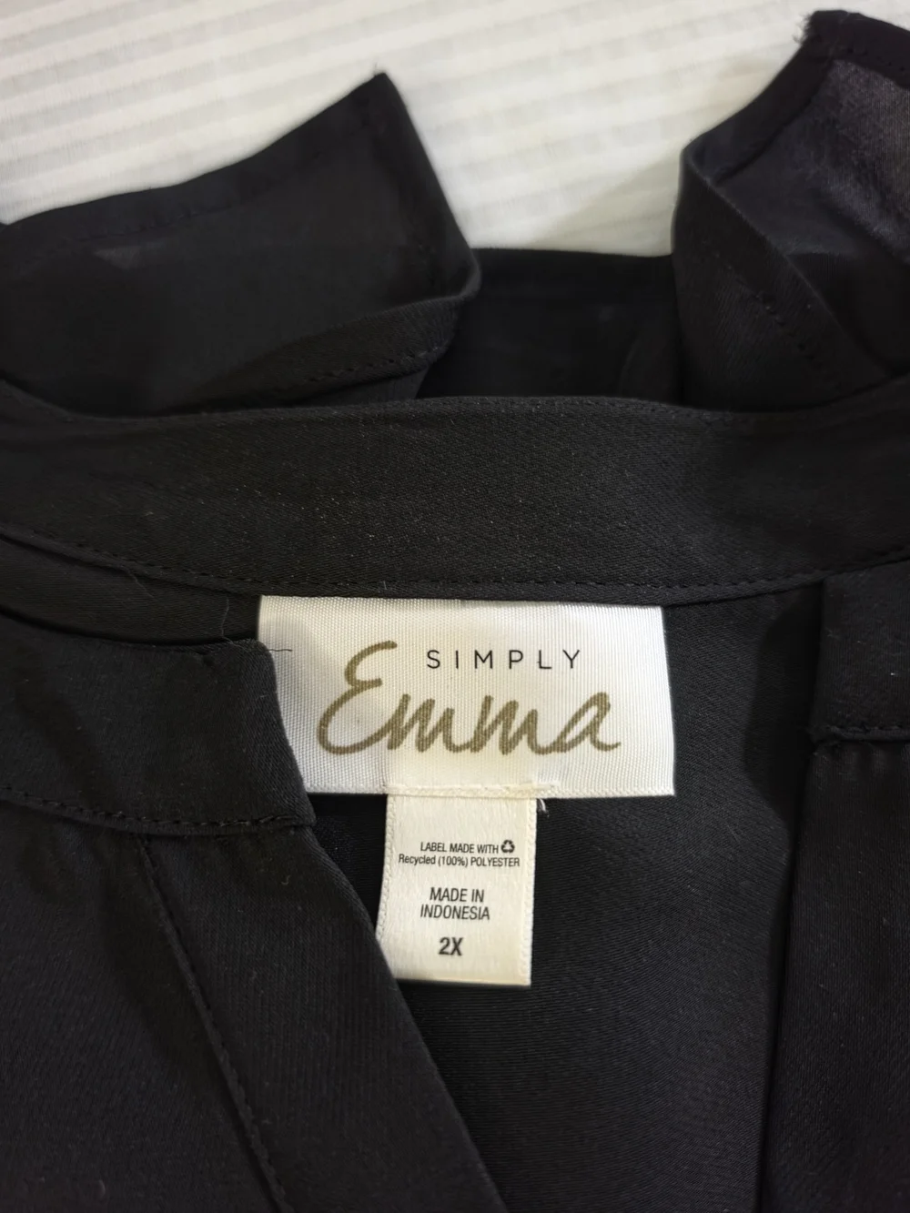 Simply Emma Women's Black V-Neck Long-Sleeve Tunic